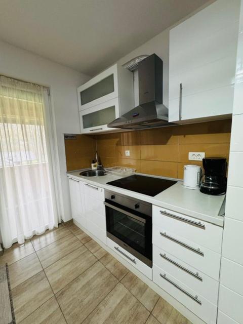 Apartments Paradise Licko Petrovo Selo Esterno foto